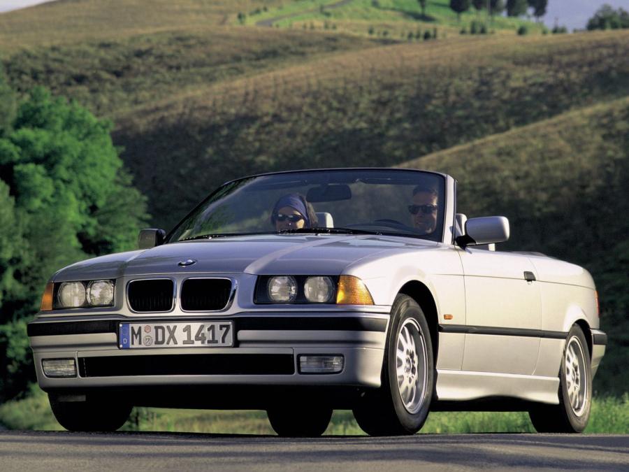  BMW 325i Convertible 1993 года  (фото 1 из 2)